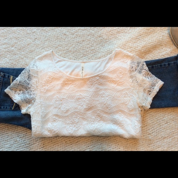 Leo & Nicole Tops - Cream top with delicate crochet design